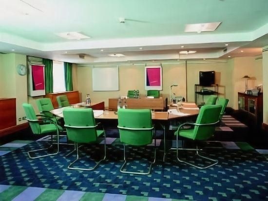 Four Points by Sheraton London Gatwick Airport1