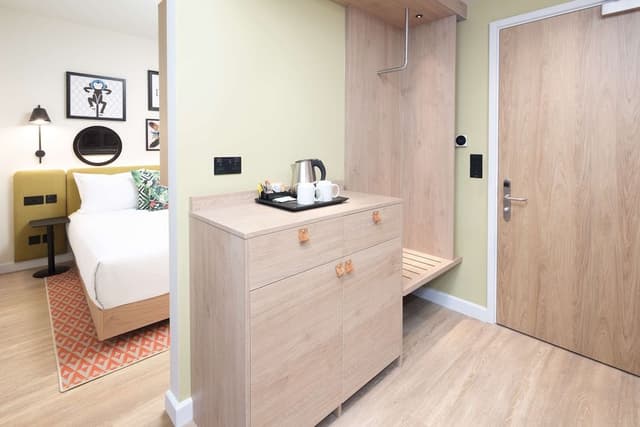 Room, 1 Queen Bed (No window)