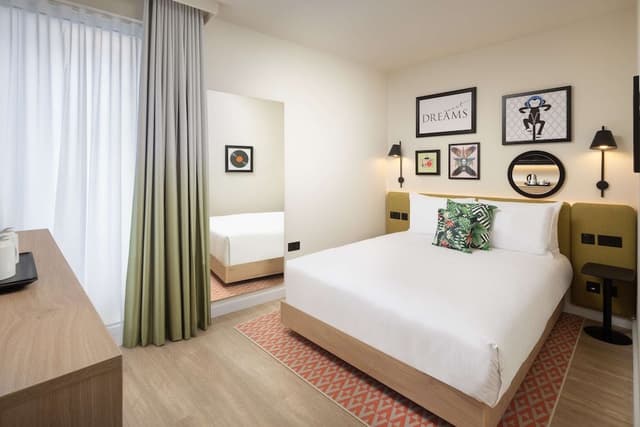 Queen Room