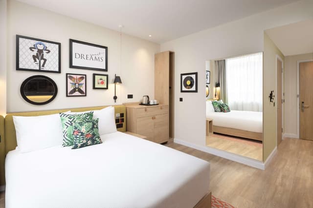Queen Room