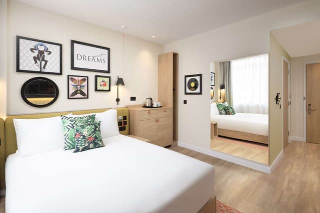 QUEEN ACCESSIBLE ROOM
