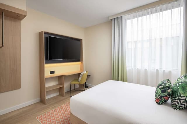 QUEEN ACCESSIBLE ROOM