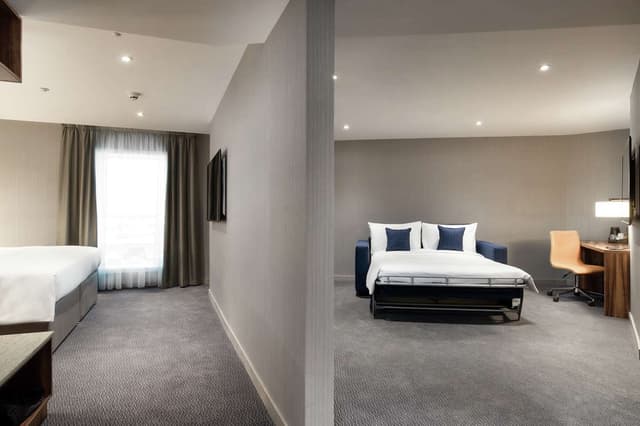 KING JUNIOR SUITE