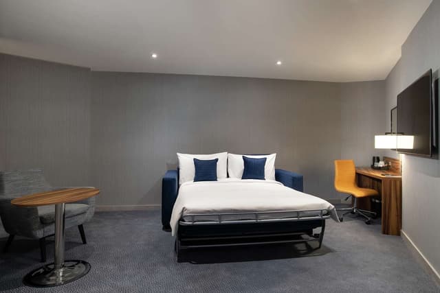 KING JUNIOR SUITE