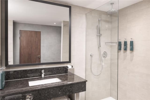 TWIN ROOM HIGH FLOOR WITH RUN WAY VIEW