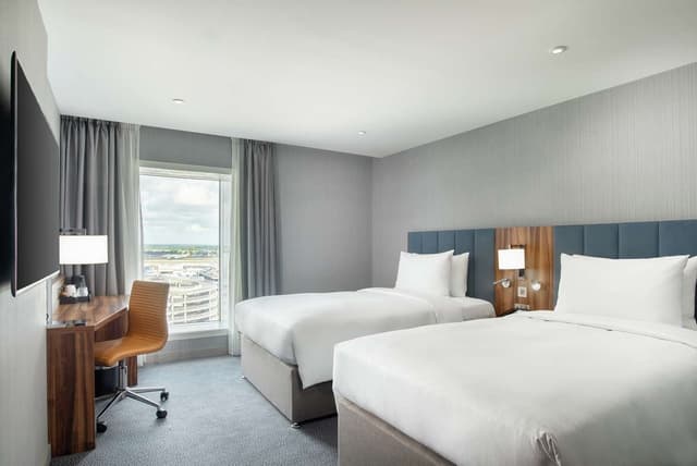 TWIN ROOM HIGH FLOOR WITH RUN WAY VIEW