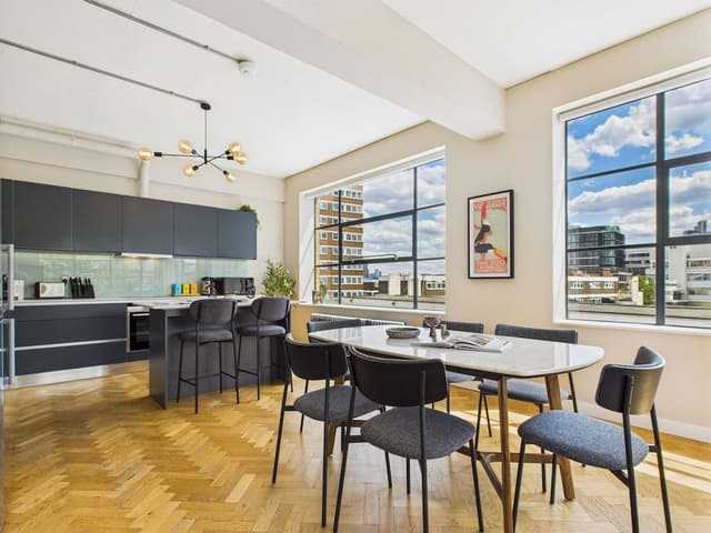 Classic Apartment, 2 Bedrooms, City View