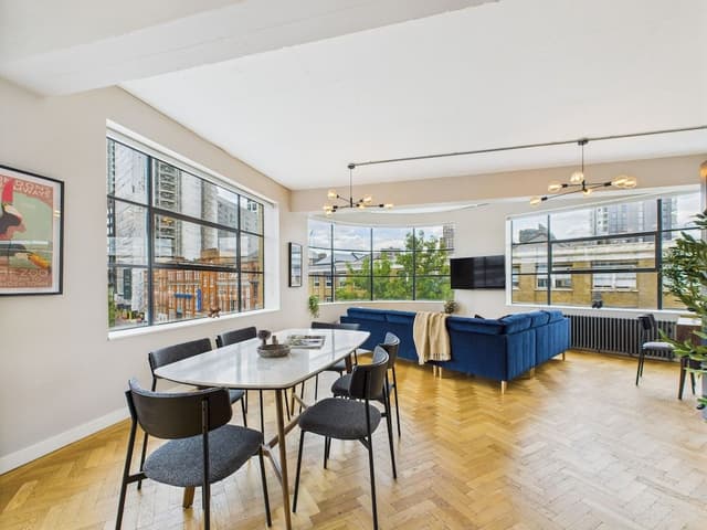 Classic Apartment, 2 Bedrooms, City View