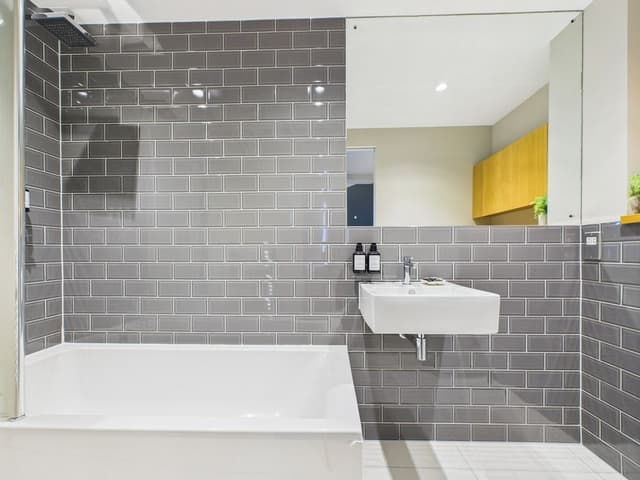 Classic Apartment, 2 Bedrooms, City View