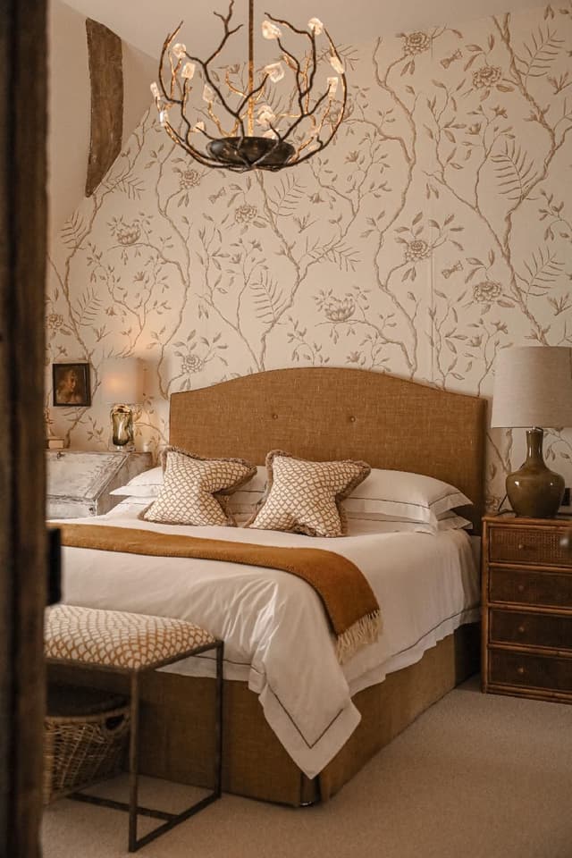 Designer-Cottage-Ensuite with Bath-Countryside view