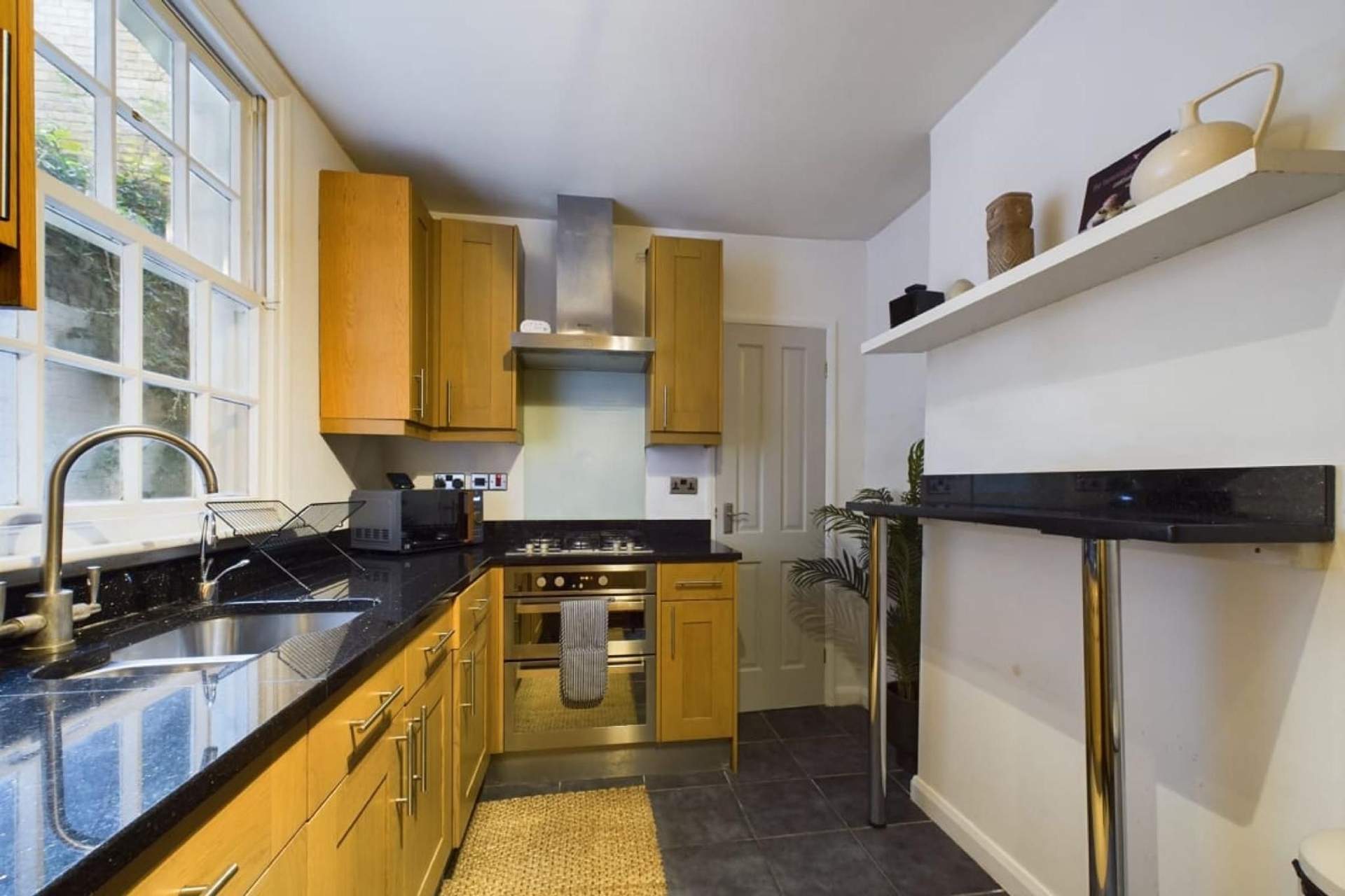 The London Wonder - Adorable 2BDR Flat with Patio0