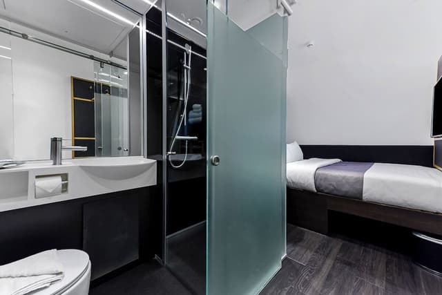 Queen Room, No Windows
