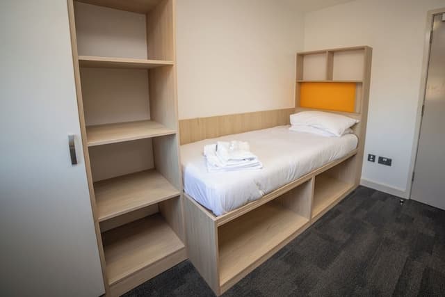Basic Single Room (with en-suite)