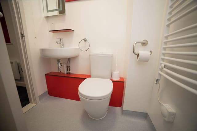 Basic Single Room (with en-suite)