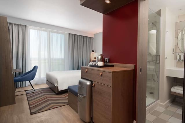 QUEEN ROOM WITH SOFA BED