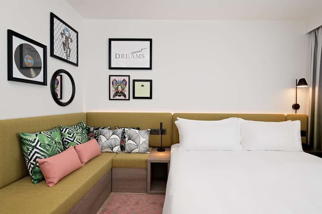 KING ROOM