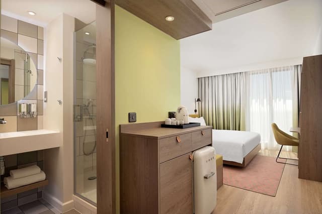KING ROOM