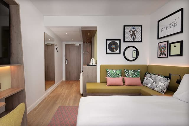 KING ROOM