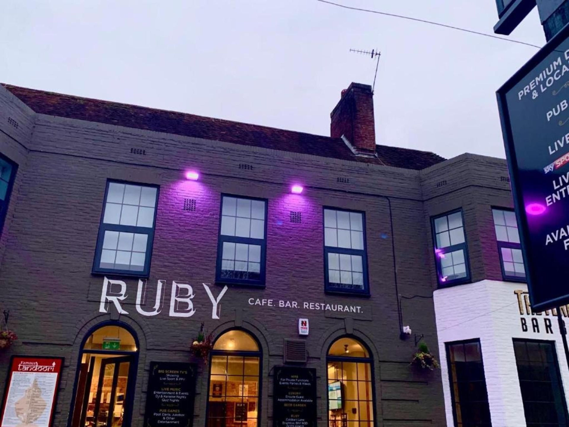 OYO Ruby Pub & Hotel1