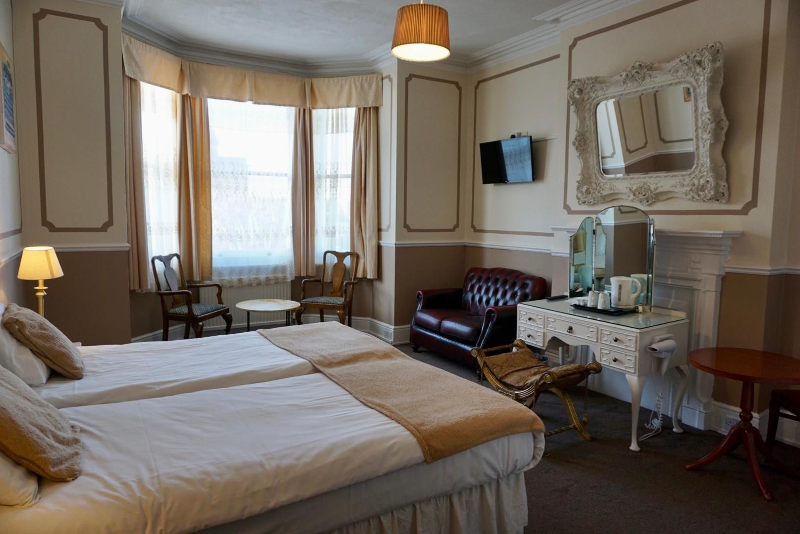 อัลบานี, เมืองไบรตันและโฮฟ (Albany, Brighton & Hove)4