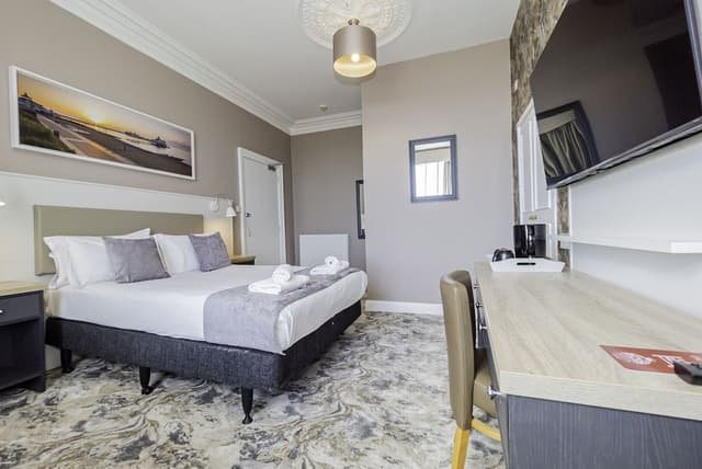 Superior Double Room, Ensuite, Sea View