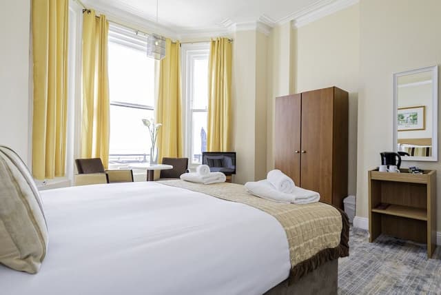 Classic Double Room, Ensuite, Sea View