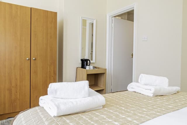 Classic Double Room, Ensuite, Sea View