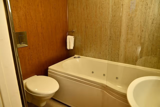 Standard Room, 1 Queen Bed