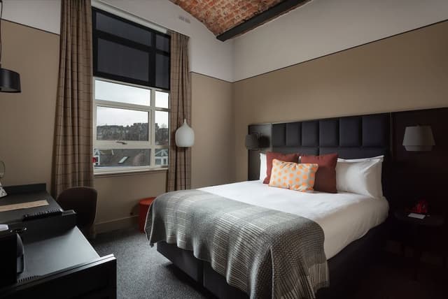 Standard Room, 1 Queen Bed
