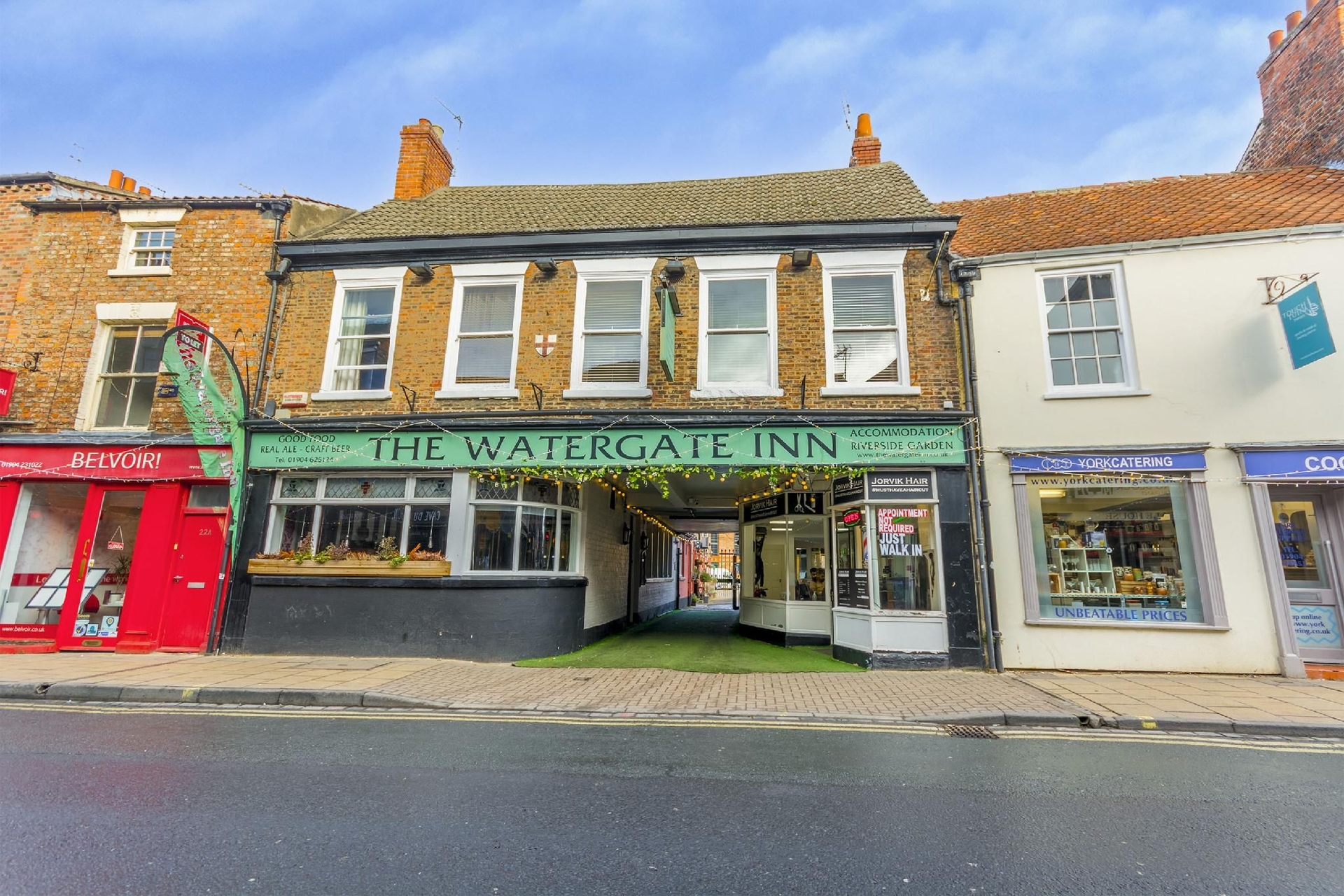 เดอะ วอเตอร์เกท อินน์ (The Watergate Inn)0