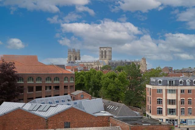 KING ROOM HIGHER FLOOR
