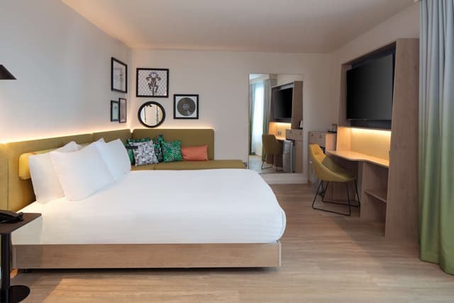 QUEEN ROOM WITH SOFA BED