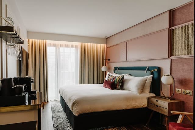 Deluxe Room, 1 Queen Bed