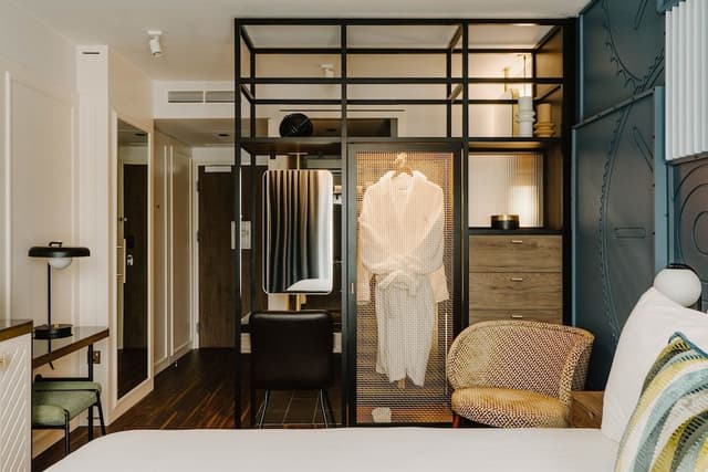 Deluxe Room, 1 Queen Bed