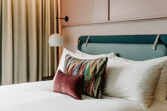Deluxe Room, 1 Queen Bed