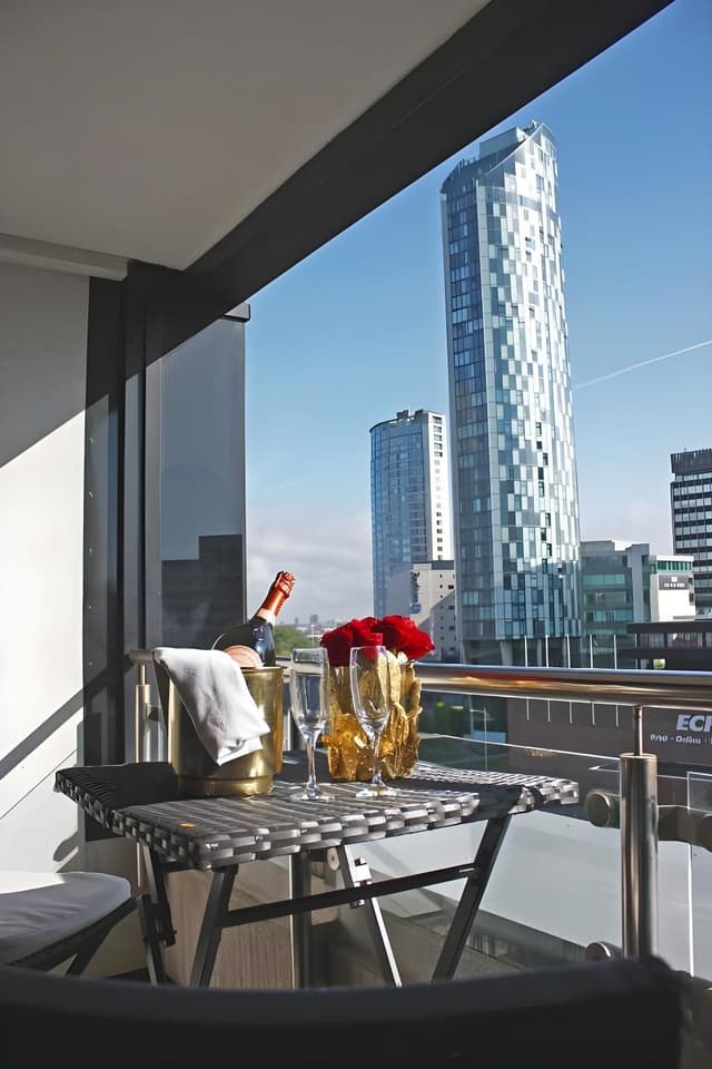 One-Bedroom Suite City View
