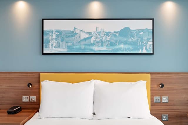 QUEEN ROOM WITH SOFA BED