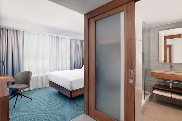 QUEEN ROOM WITH VIEW
