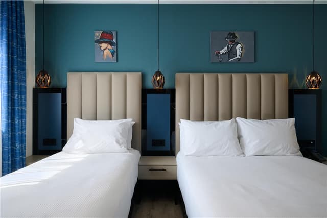 TRIPLE ROOM
