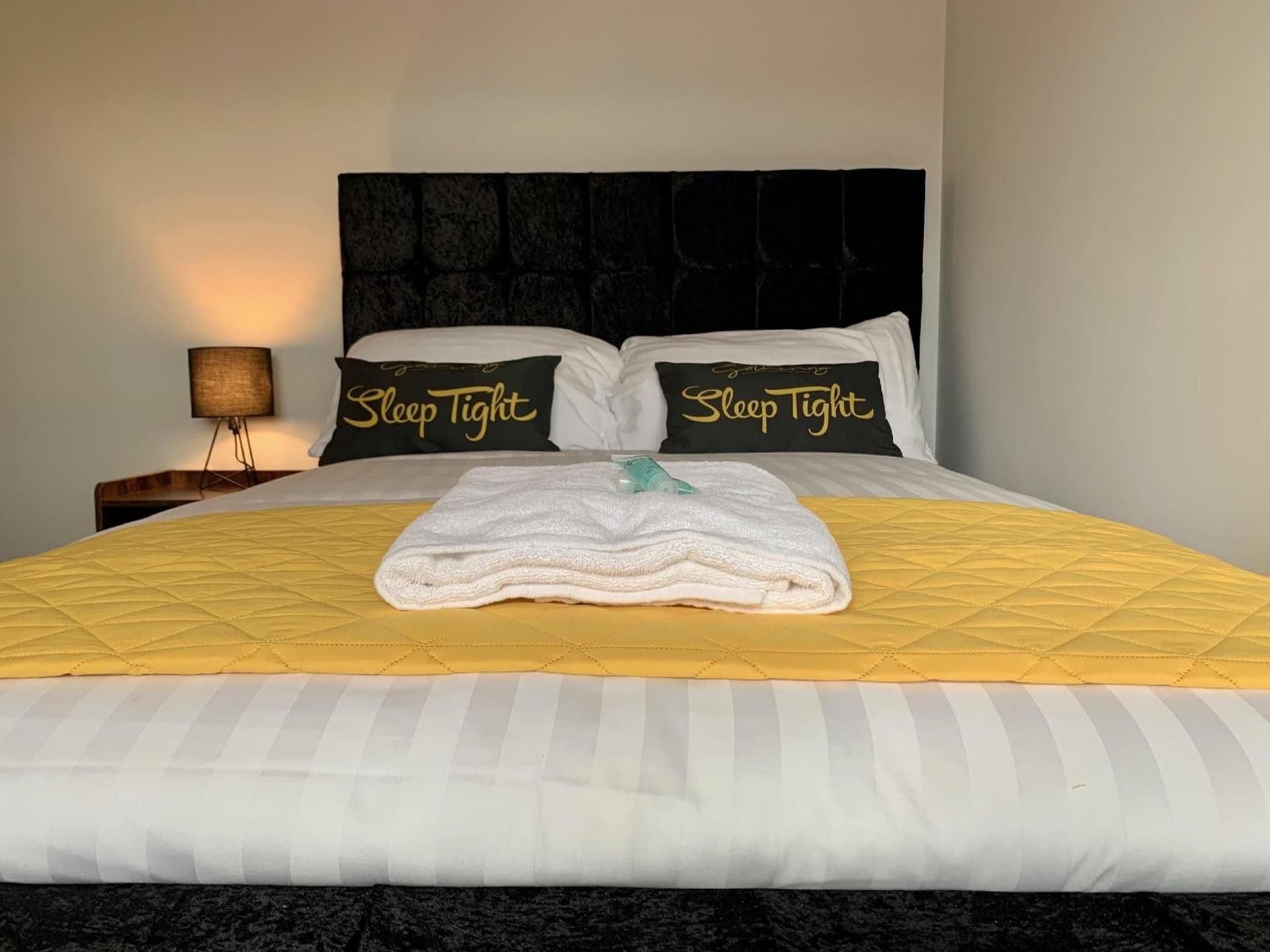 The Gathering Sale - Sleeps Up To 22 The Gathering Sale - Sleeps Up To 22