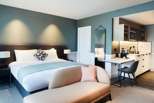 Studio, 1 King Bed, Kitchen