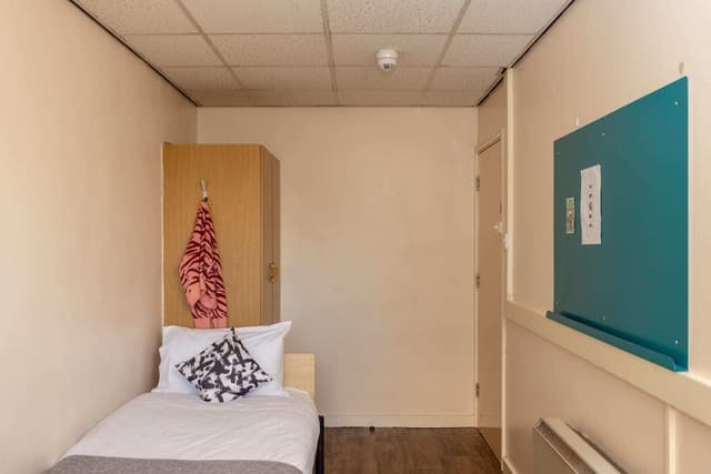 Single Room, 1 Twin Bed, Non Smoking, Shared Bathroom