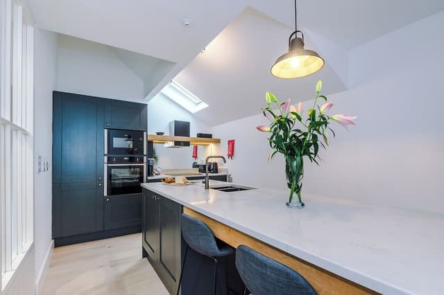 Luxury Townhome, 2 Bedrooms, Balcony, City View