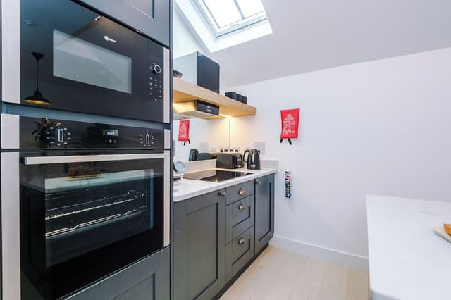 Luxury Townhome, 2 Bedrooms, Balcony, City View