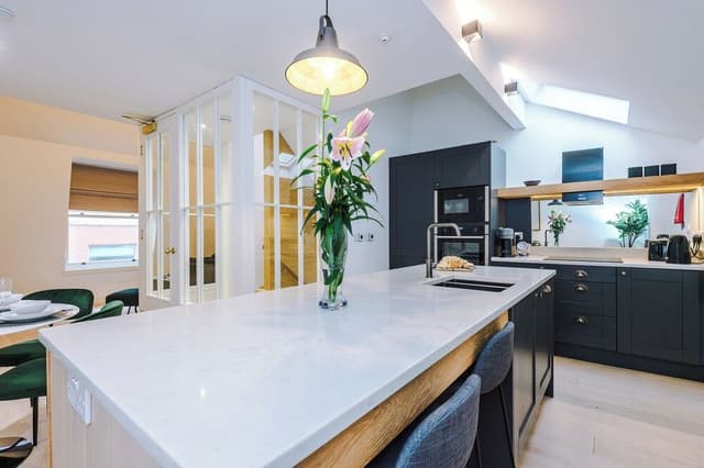 Luxury Townhome, 2 Bedrooms, Balcony, City View