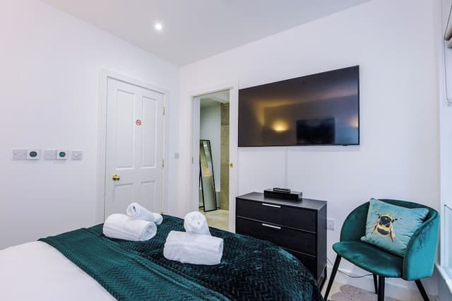 Luxury Townhome, 2 Bedrooms, Balcony, City View