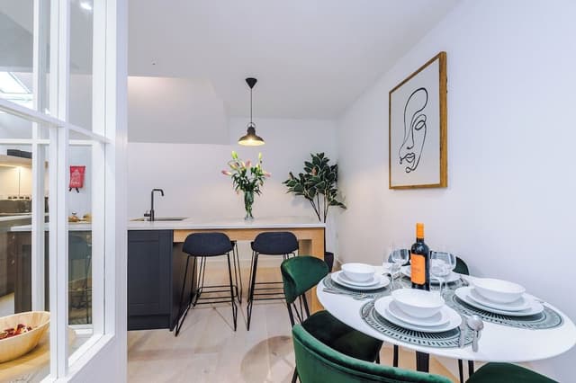 Luxury Townhome, 2 Bedrooms, Balcony, City View