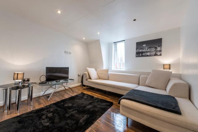 Deluxe Three Bedroom Apartment