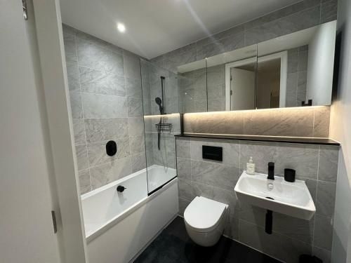 Luxury 1 Bed Apartment Near Victoria4