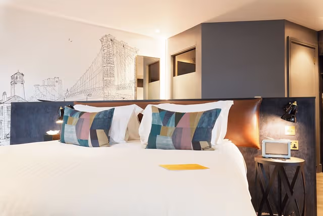 Suite, 1 King Bed (Furnished Balcony)